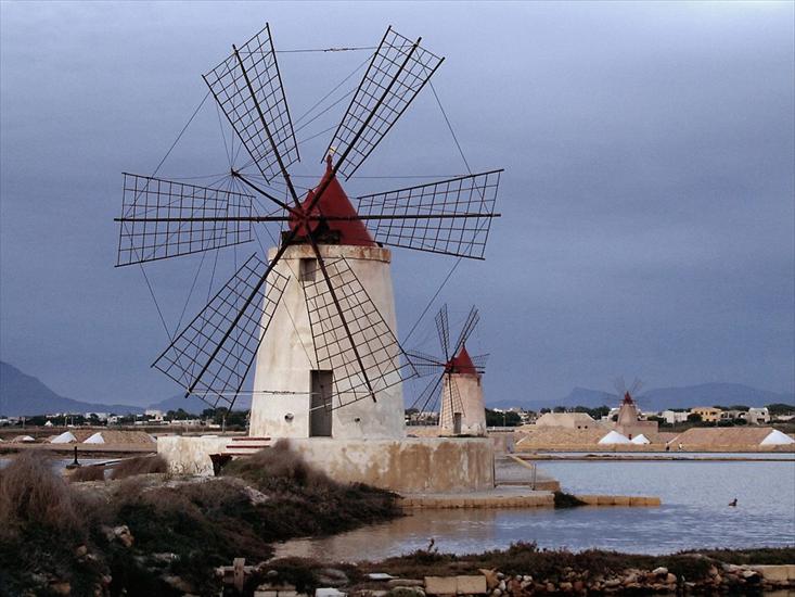  WIATRAKI - Windmills_at_Infersa_Salt_Pans_1024 x 7681.jpg